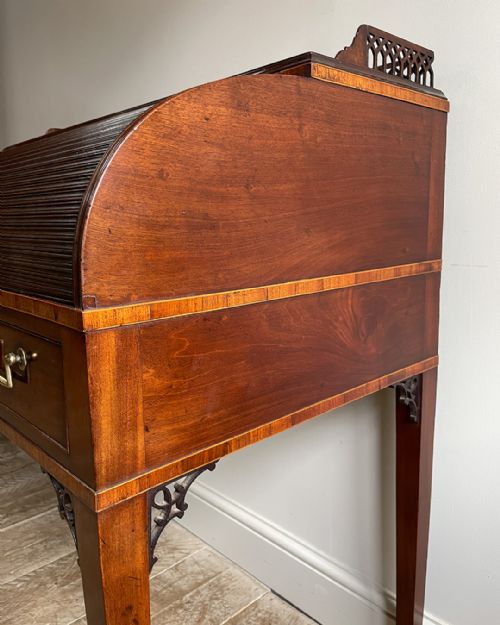 FINE QUALITY GEORGIAN MAHOGANY ROLL TOP DESK - ADDITIONAL PHOTO 7