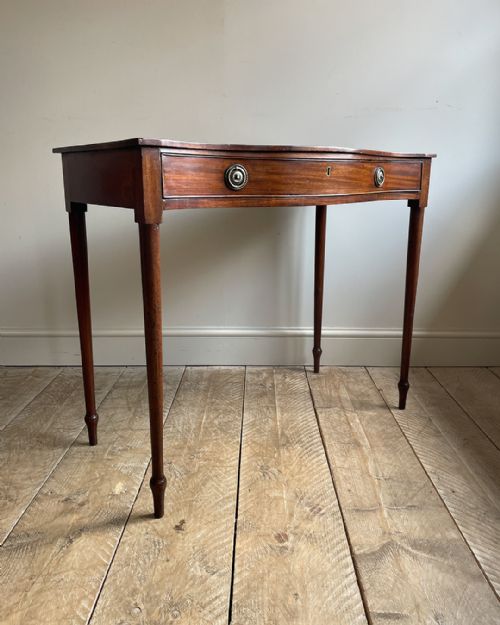 elegant george iii serpentine mahogany side table - CATEGORY: ANTIQUE TABLES - DATED 19TH CENTURY
