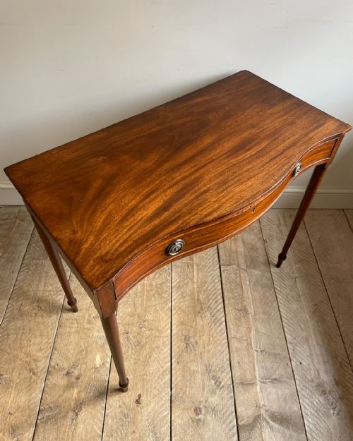 ELEGANT GEORGE III SERPENTINE MAHOGANY SIDE TABLE - ADDITIONAL PHOTO 2