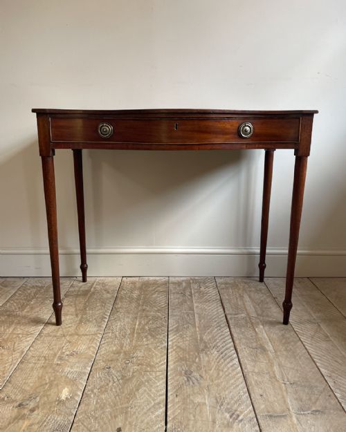 ELEGANT GEORGE III SERPENTINE MAHOGANY SIDE TABLE - ADDITIONAL PHOTO 3