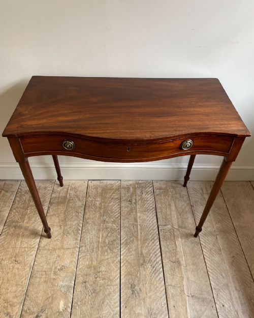 ELEGANT GEORGE III SERPENTINE MAHOGANY SIDE TABLE - ADDITIONAL PHOTO 4