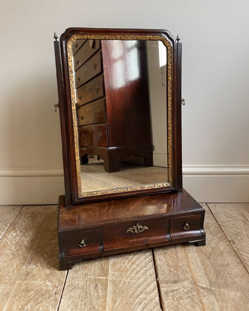 early georgian mahogany toilet mirror - CATEGORY: ANTIQUE MIRRORS - DATED GEORGIAN