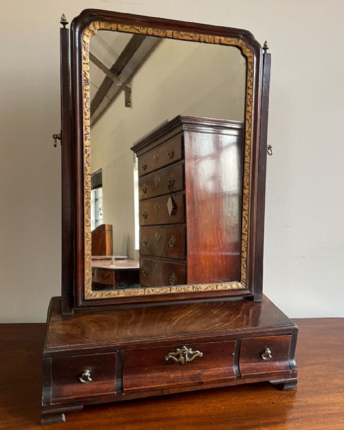 EARLY GEORGIAN MAHOGANY TOILET MIRROR - ADDITIONAL PHOTO 3
