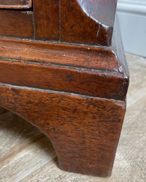 FINE QUALITY GEORGIAN MAHOGANY CHEST OF DRAWERS - ADDITIONAL PHOTO 9