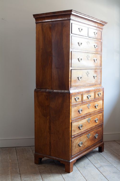 BEAUTIFUL SMALL WALNUT CHEST ON CHEST OF LOVELY GOLDEN COLOUR - ADDITIONAL PHOTO 5