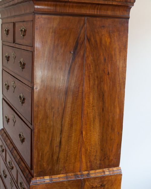 BEAUTIFUL SMALL WALNUT CHEST ON CHEST OF LOVELY GOLDEN COLOUR - ADDITIONAL PHOTO 6