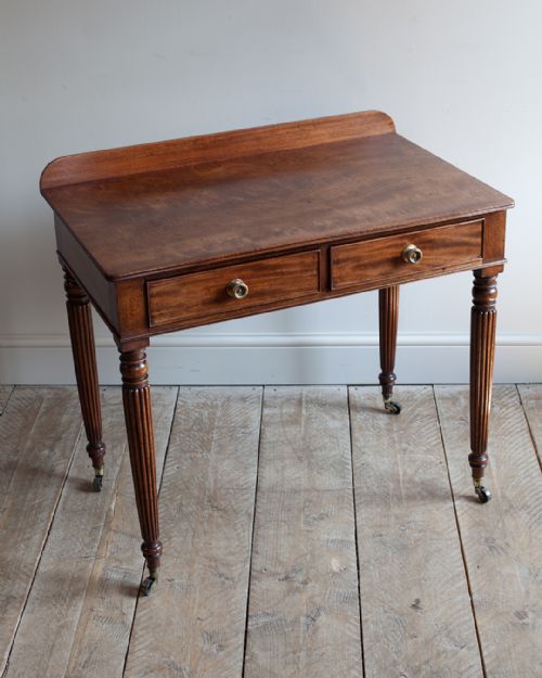 fine quality georgian side table in the manner of gillows - CATEGORY: ANTIQUE TABLES - DATED GEORGIAN