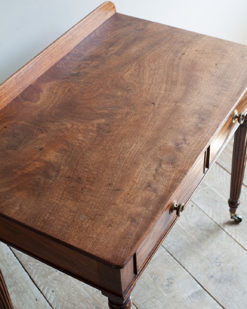 FINE QUALITY GEORGIAN SIDE TABLE IN THE MANNER OF GILLOWS - ADDITIONAL PHOTO 1