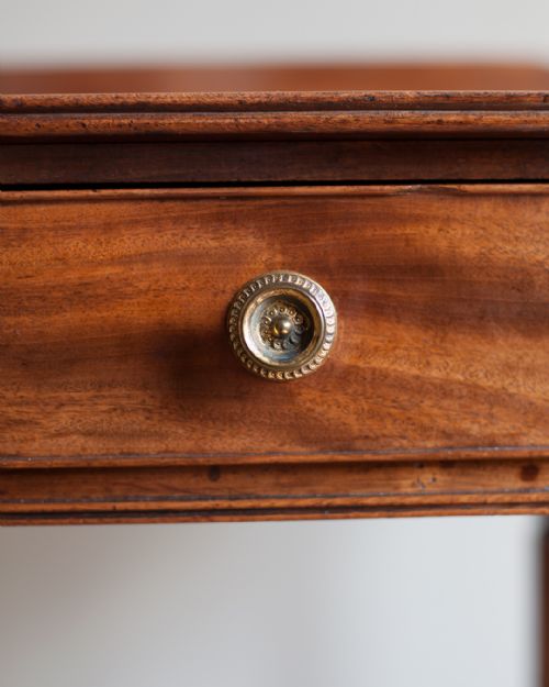 FINE QUALITY GEORGIAN SIDE TABLE IN THE MANNER OF GILLOWS - ADDITIONAL PHOTO 2