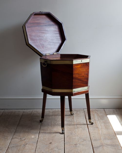 GEORGIAN OCTAGONAL WINE COOLER IN MAHOGANY - ADDITIONAL PHOTO 1