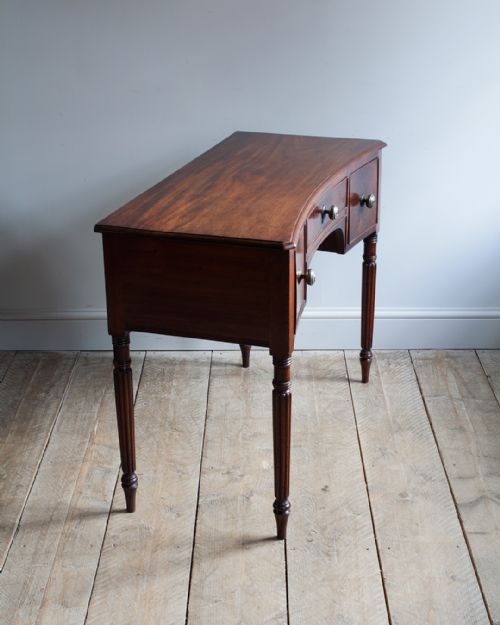 GEORGIAN MAHOGANY DRESSING TABLE - ADDITIONAL PHOTO 1