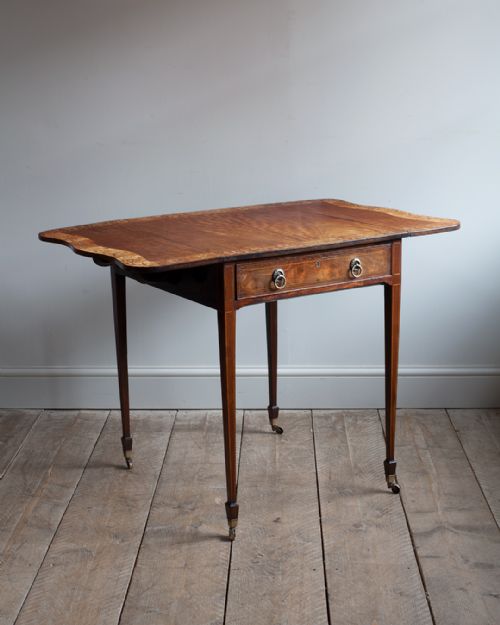 beautiful sheraton period mahogany pembroke table - CATEGORY: ANTIQUE TABLES - DATED GEORGIAN