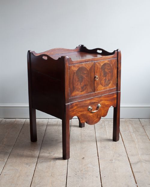 georgian mahogany traytop commode - CATEGORY: ANTIQUE CUPBOARDS - DATED GEORGIAN
