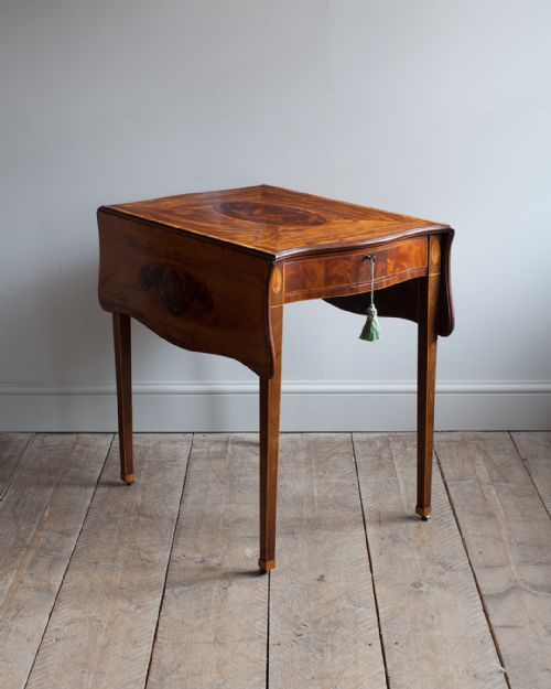 ELEGANT GEORGIAN SERPENTINE PEMBROKE TABLE - ADDITIONAL PHOTO 1