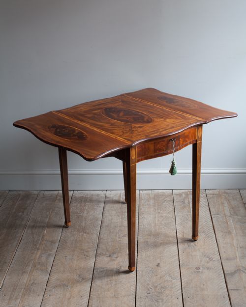 ELEGANT GEORGIAN SERPENTINE PEMBROKE TABLE - ADDITIONAL PHOTO 2