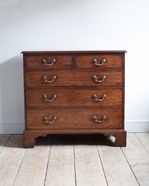 GEORGE III MAHOGANY CHEST OF DRAWERS - ADDITIONAL PHOTO 1
