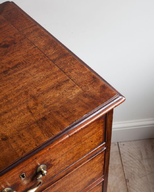 GEORGE III MAHOGANY CHEST OF DRAWERS - ADDITIONAL PHOTO 4