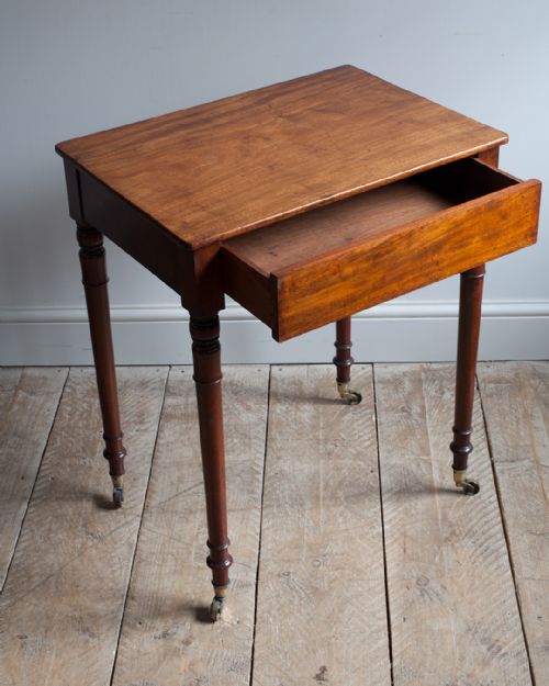 CHARMING WILLIAM IV MAHOGANY SIDE TABLE - ADDITIONAL PHOTO 1