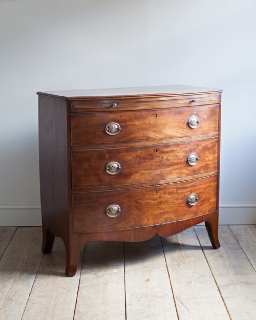 georgian mahogany bowfront chest of drawers - CATEGORY: ANTIQUE CHEST OF DRAWERS - DATED GEORGIAN