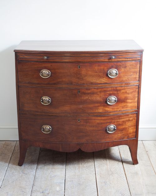 GEORGIAN MAHOGANY BOWFRONT CHEST OF DRAWERS - ADDITIONAL PHOTO 1