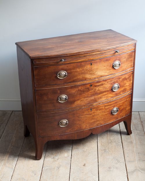 GEORGIAN MAHOGANY BOWFRONT CHEST OF DRAWERS - ADDITIONAL PHOTO 2