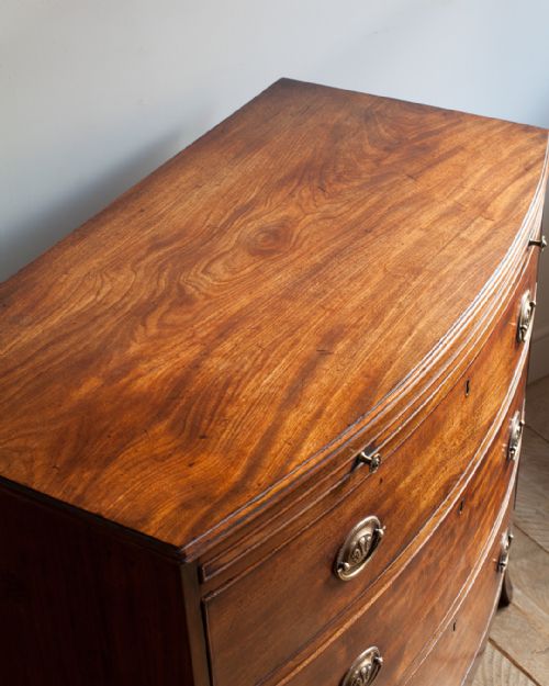 GEORGIAN MAHOGANY BOWFRONT CHEST OF DRAWERS - ADDITIONAL PHOTO 3