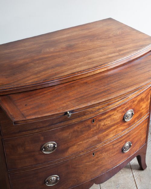 GEORGIAN MAHOGANY BOWFRONT CHEST OF DRAWERS - ADDITIONAL PHOTO 4