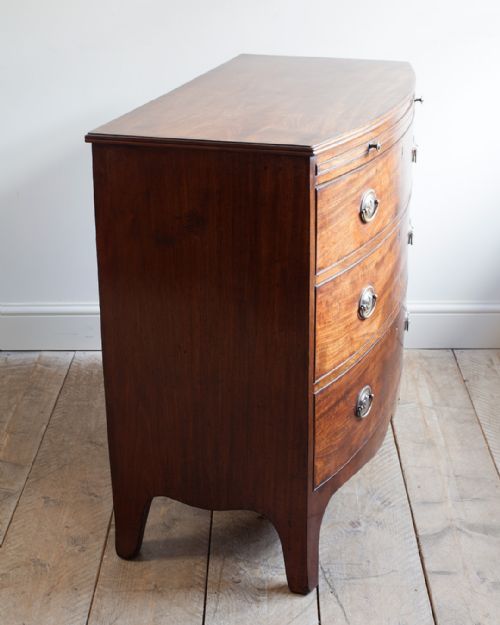 GEORGIAN MAHOGANY BOWFRONT CHEST OF DRAWERS - ADDITIONAL PHOTO 5