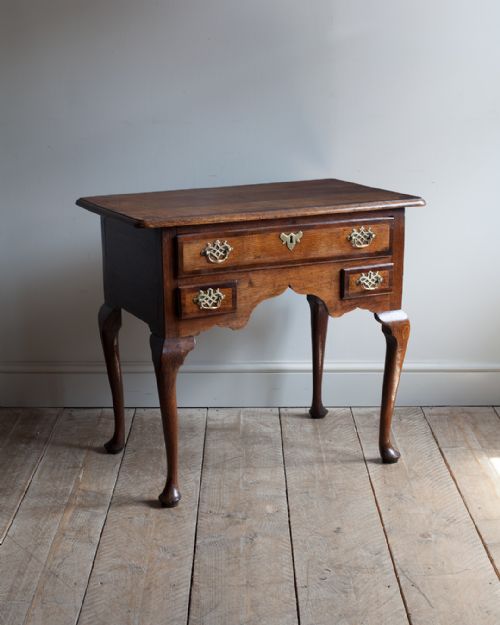 charming georgian golden oak lowboy - CATEGORY: ANTIQUE FURNITURE - DATED GEORGIAN