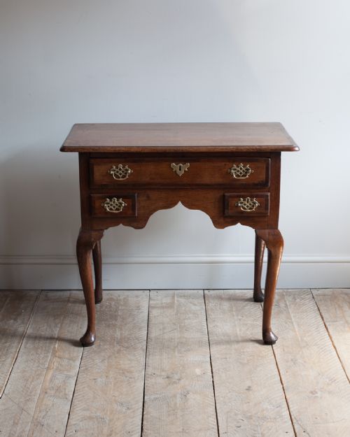 CHARMING GEORGIAN GOLDEN OAK LOWBOY - ADDITIONAL PHOTO 1