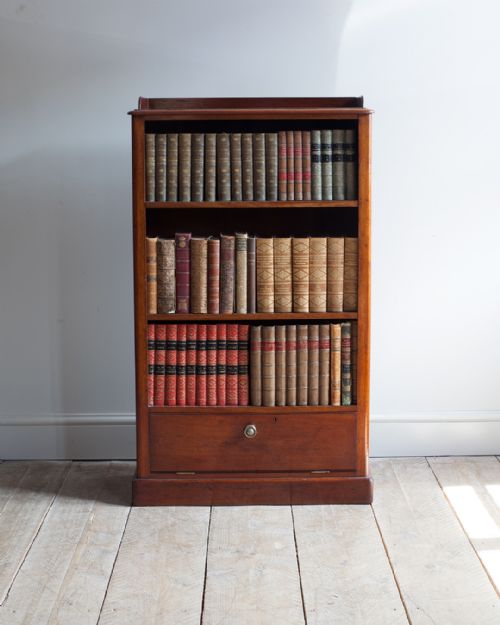 small 19th century mahogany open bookcase - CATEGORY: ANTIQUE BOOKCASES - DATED 19TH CENTURY