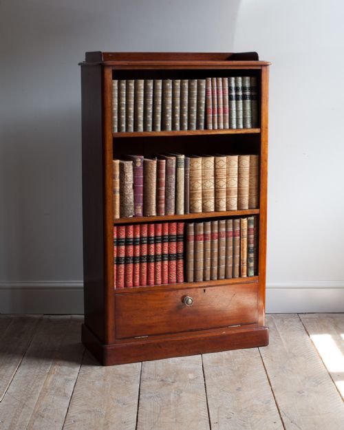 SMALL 19TH CENTURY MAHOGANY OPEN BOOKCASE - ADDITIONAL PHOTO 1