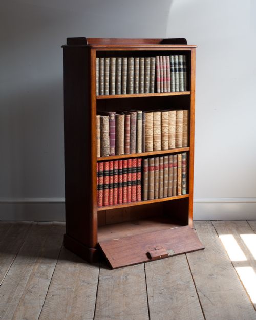 SMALL 19TH CENTURY MAHOGANY OPEN BOOKCASE - ADDITIONAL PHOTO 2