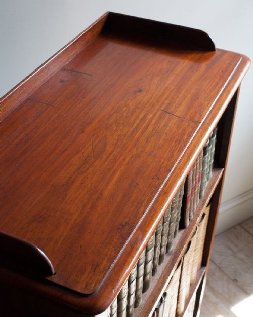 SMALL 19TH CENTURY MAHOGANY OPEN BOOKCASE - ADDITIONAL PHOTO 3