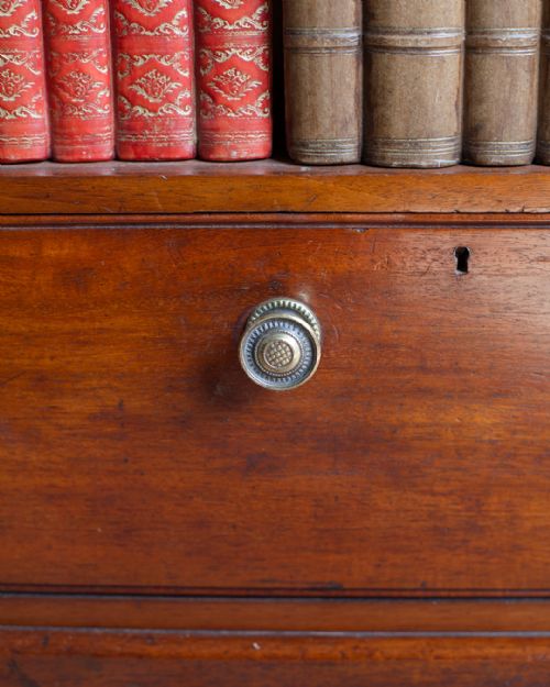 SMALL 19TH CENTURY MAHOGANY OPEN BOOKCASE - ADDITIONAL PHOTO 4