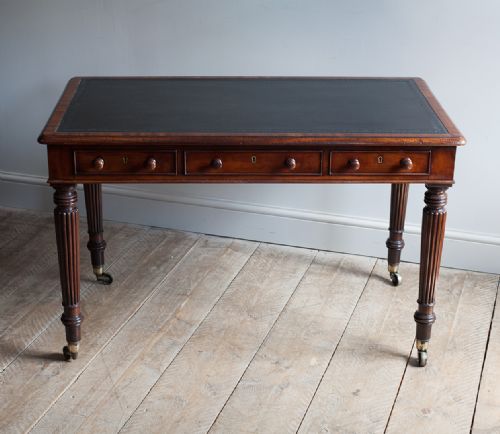 FINE QUALITY 19TH CENTURY MAHOGANY WRITING TABLE - ADDITIONAL PHOTO 1