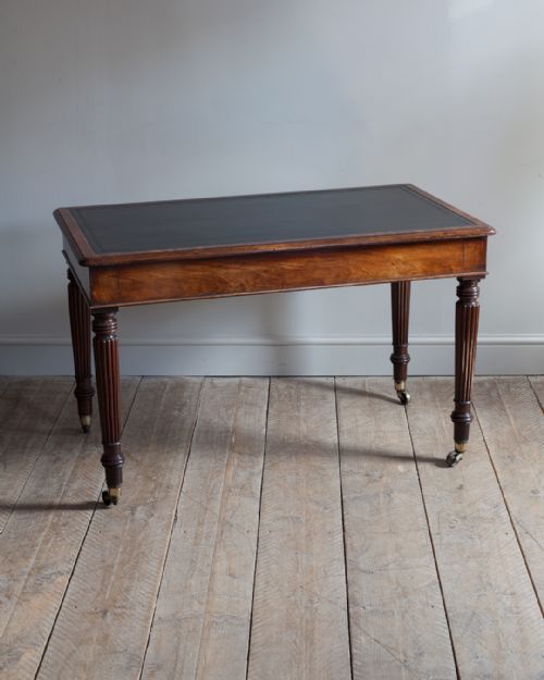 FINE QUALITY 19TH CENTURY MAHOGANY WRITING TABLE - ADDITIONAL PHOTO 2