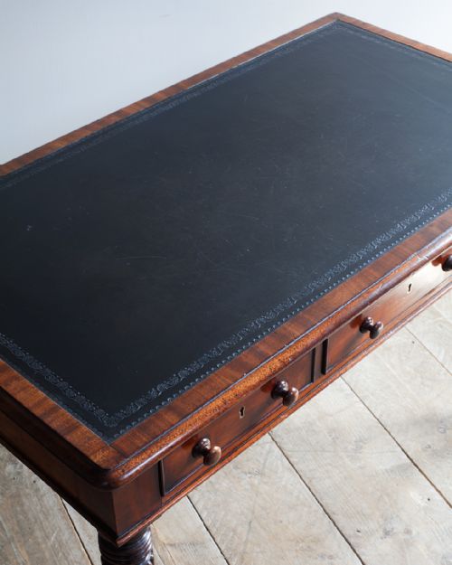 FINE QUALITY 19TH CENTURY MAHOGANY WRITING TABLE - ADDITIONAL PHOTO 3