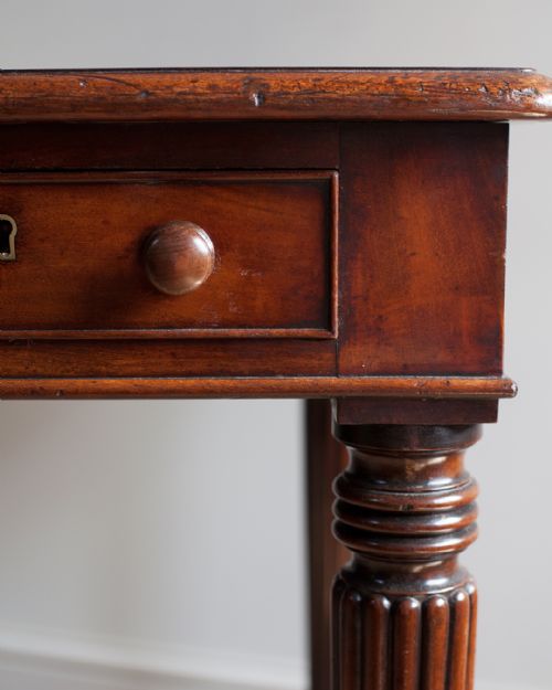 FINE QUALITY 19TH CENTURY MAHOGANY WRITING TABLE - ADDITIONAL PHOTO 4