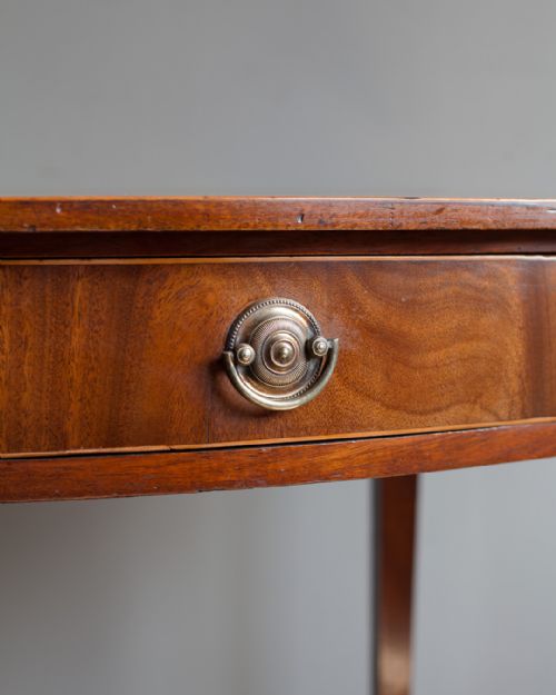 GEORGIAN MAHOGANY BOWFRONT SIDE TABLE - ADDITIONAL PHOTO 2