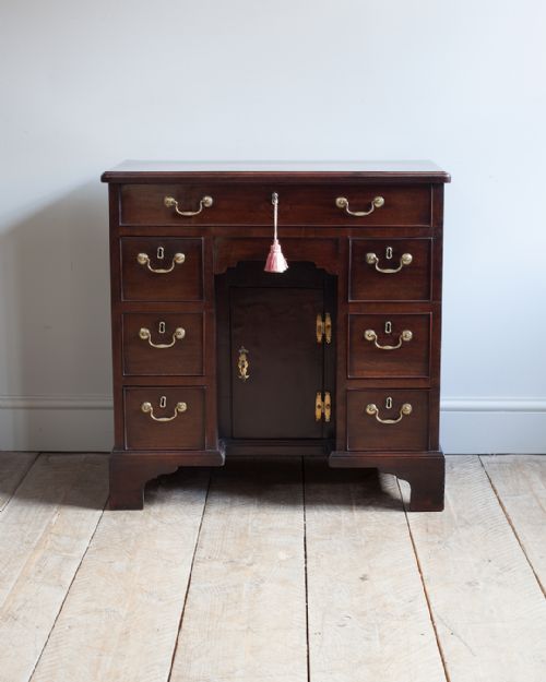 CHARMING GEORGIAN MAHOGANY KNEEHOLE DESK - ADDITIONAL PHOTO 1