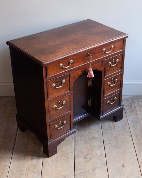 CHARMING GEORGIAN MAHOGANY KNEEHOLE DESK - ADDITIONAL PHOTO 2