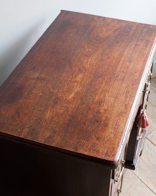 CHARMING GEORGIAN MAHOGANY KNEEHOLE DESK - ADDITIONAL PHOTO 4