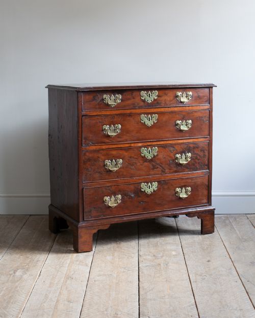 georgian yew wood chest of drawers - CATEGORY: ANTIQUE CHEST OF DRAWERS - DATED GEORGIAN