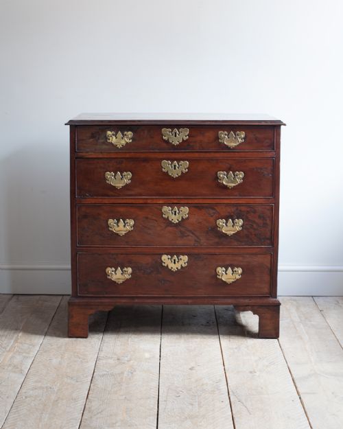 GEORGIAN YEW WOOD CHEST OF DRAWERS - ADDITIONAL PHOTO 1