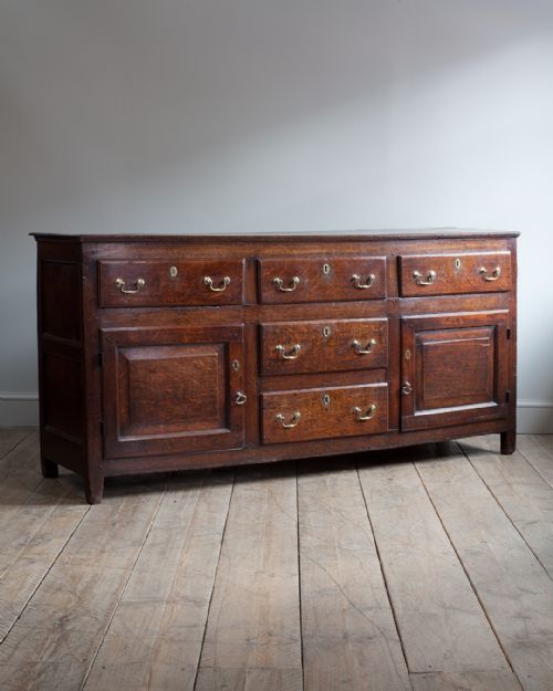 lovely early georgian oak dresser base - CATEGORY: ANTIQUE SIDEBOARDS - DATED GEORGIAN