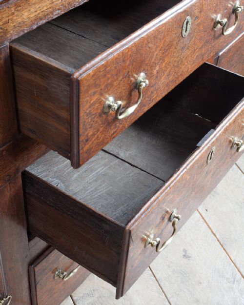 LOVELY EARLY GEORGIAN OAK DRESSER BASE - ADDITIONAL PHOTO 3