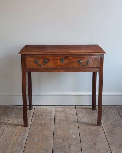 CHARMING GEORGE III MAHOGANY SIDE TABLE - ADDITIONAL PHOTO 1