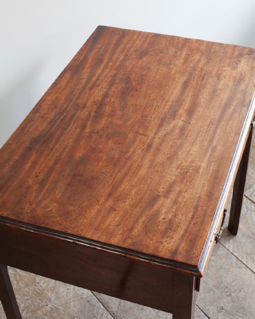 CHARMING GEORGE III MAHOGANY SIDE TABLE - ADDITIONAL PHOTO 2