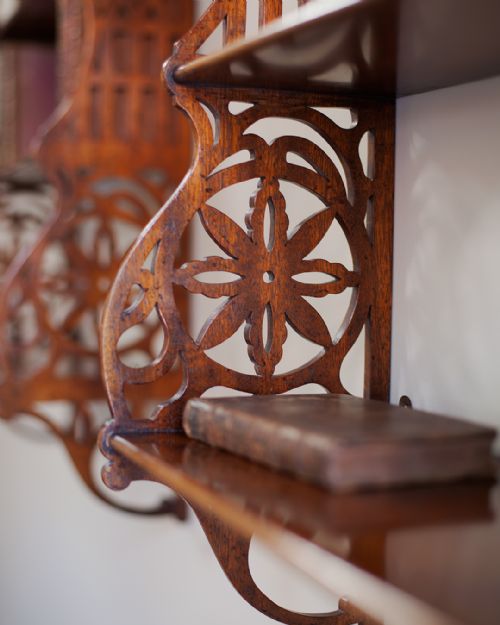 PAIR OF 19TH CENTURY MAHOGANY FRETWORK WALL SHELVES - ADDITIONAL PHOTO 3